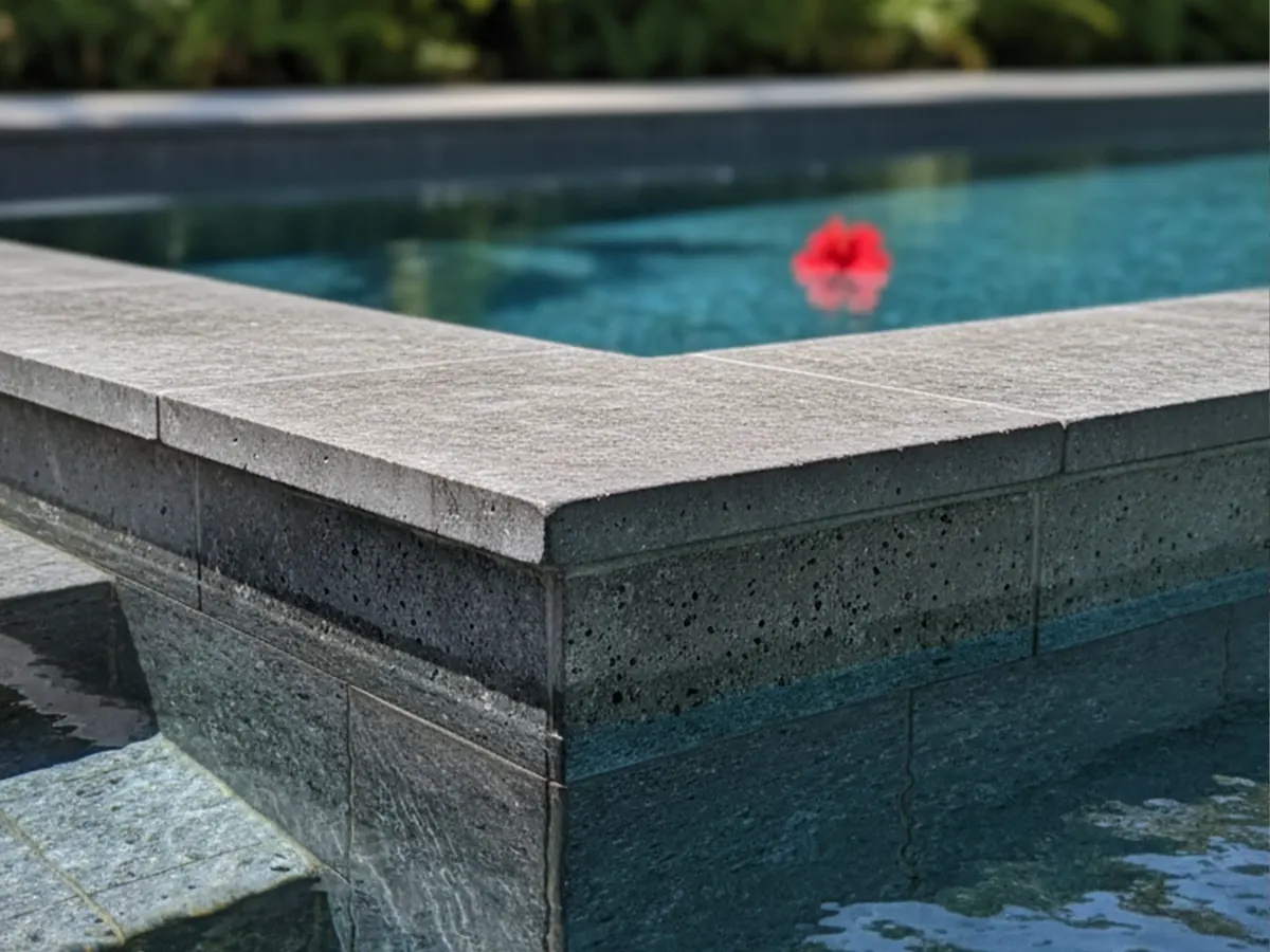 Bordas atérmicas em área de piscina