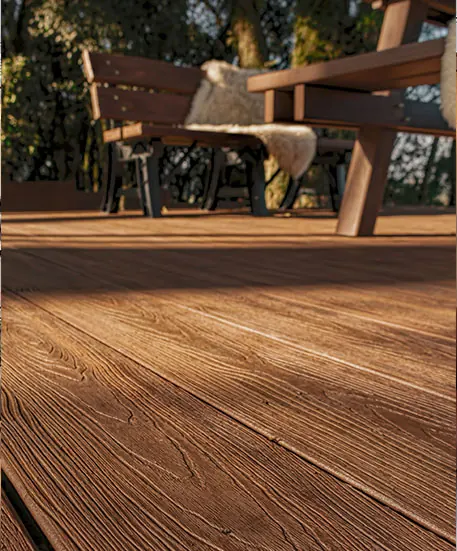 Deck em madeira plástica em área externa